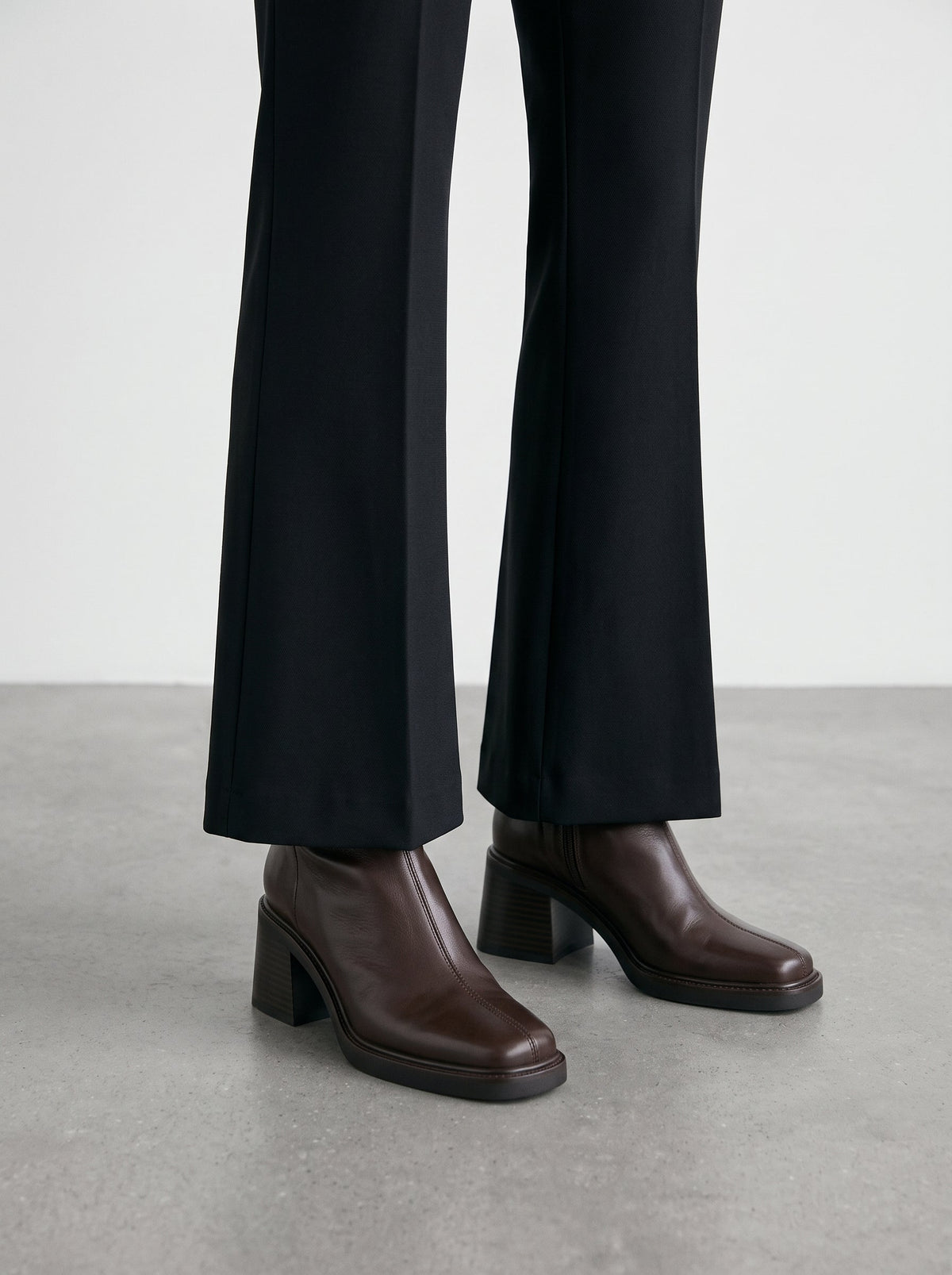 Marina | Botas altas de cuero de punta fina y tacón bajo
