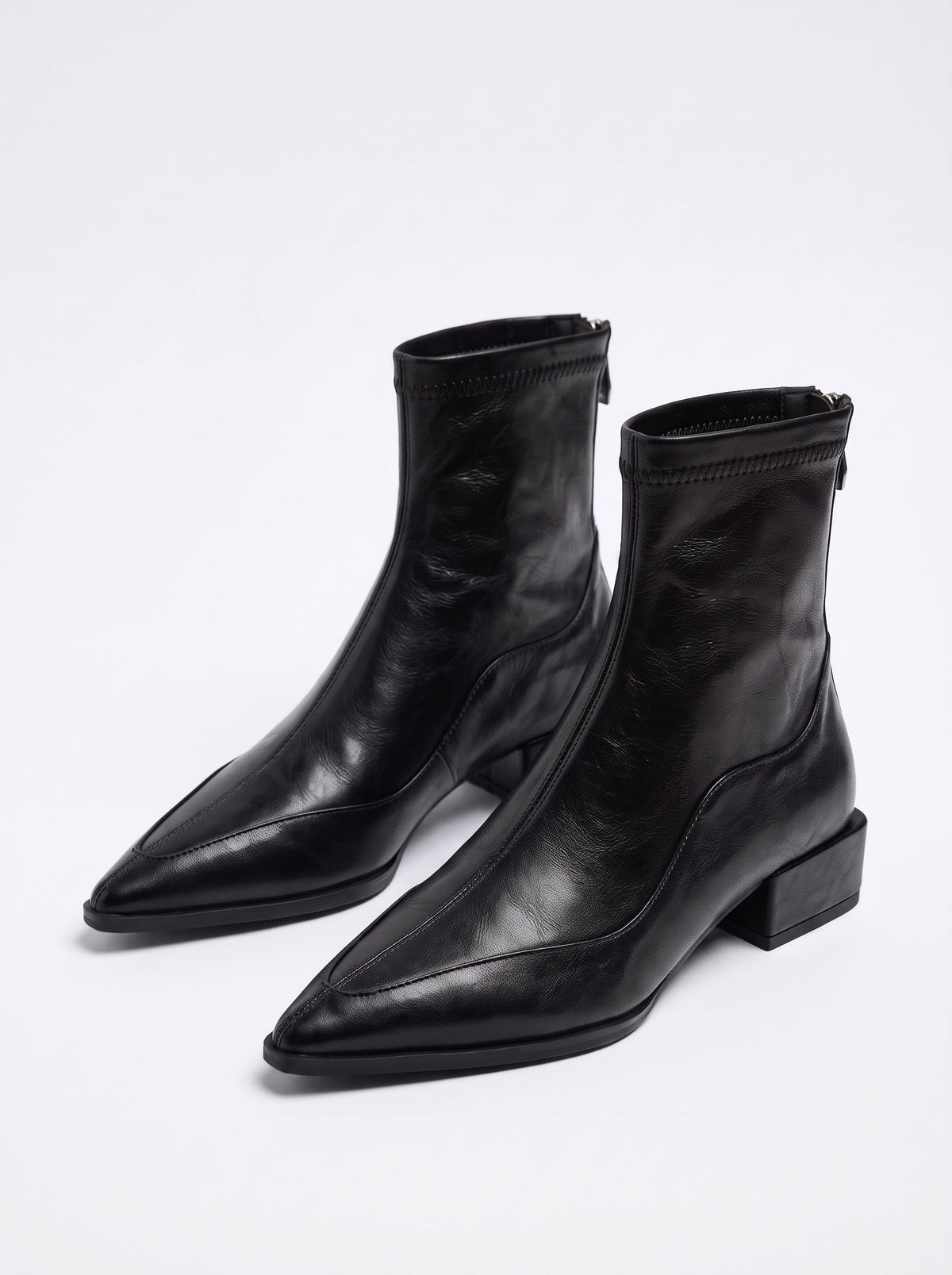 Rocío | Botines de cuero de punta fina y tacón bajo