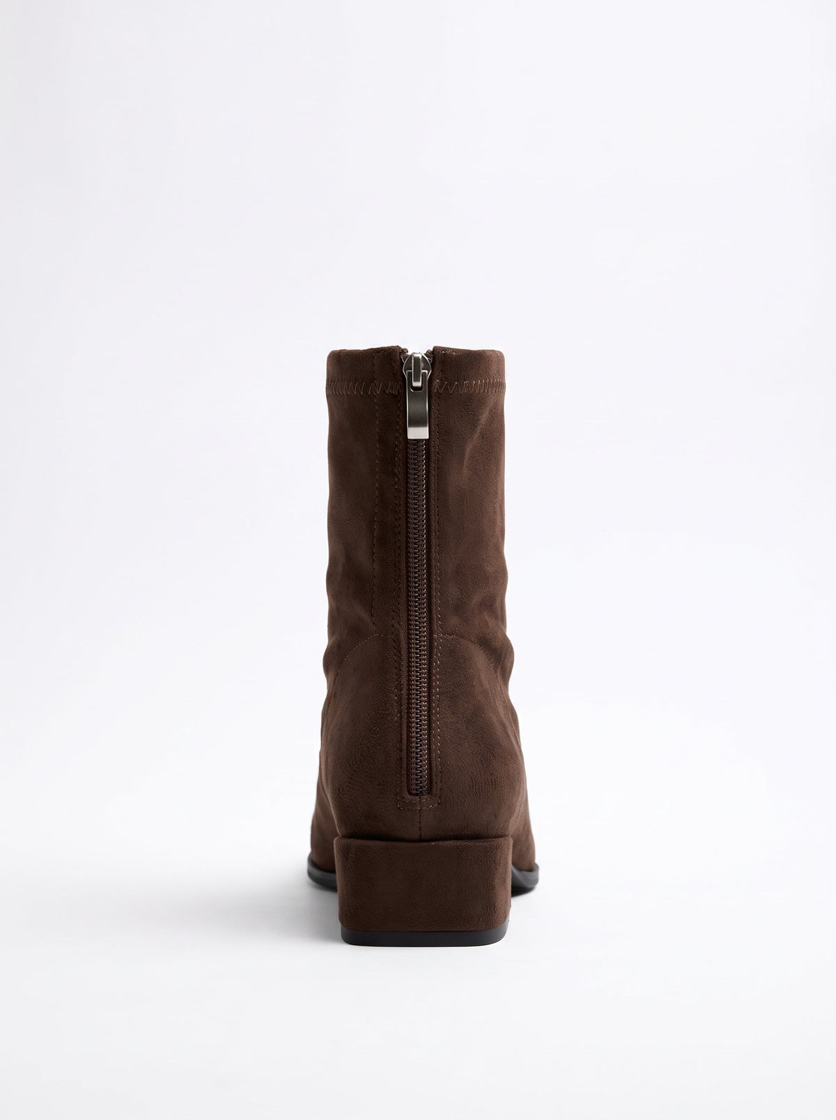 Pilar | Botines de ante de punta fina y tacón bajo